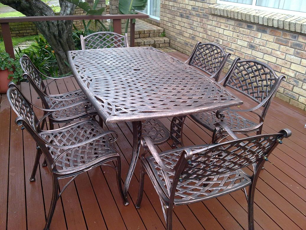 outdoor furniture tables and chairs