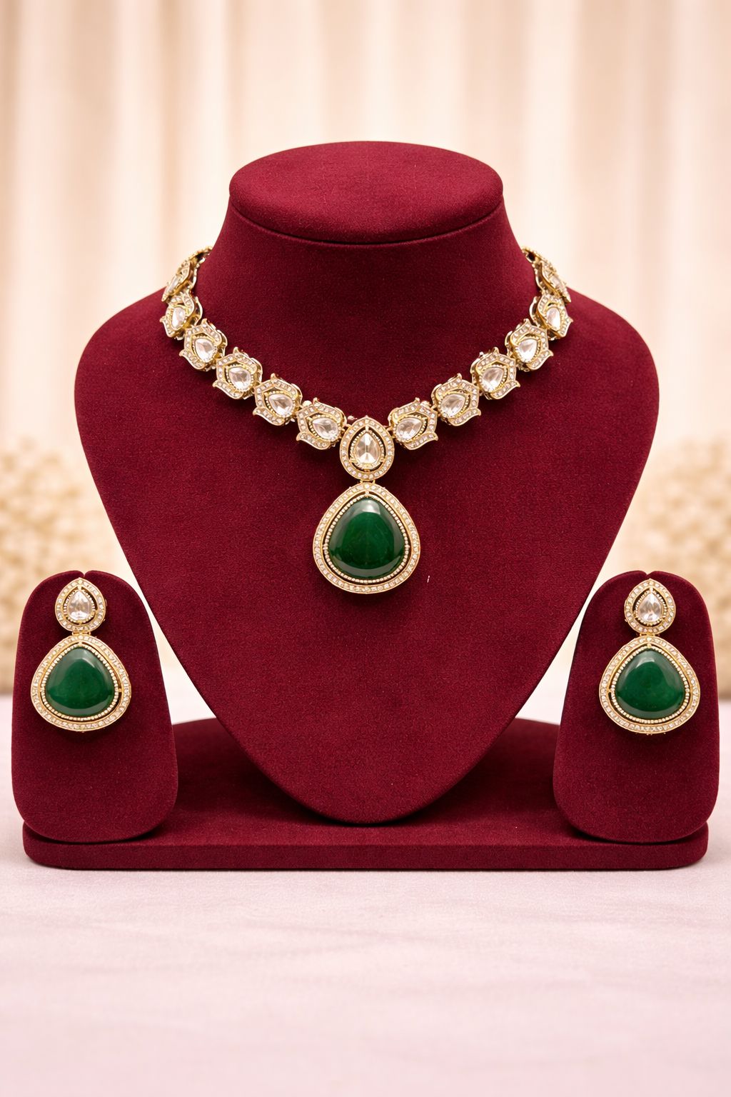 Antique Gold Kundan Choker Set with Large Emerald Green Pendant