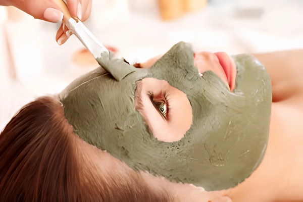 Mukhalepa (Ayurvedic Facial Therapy)