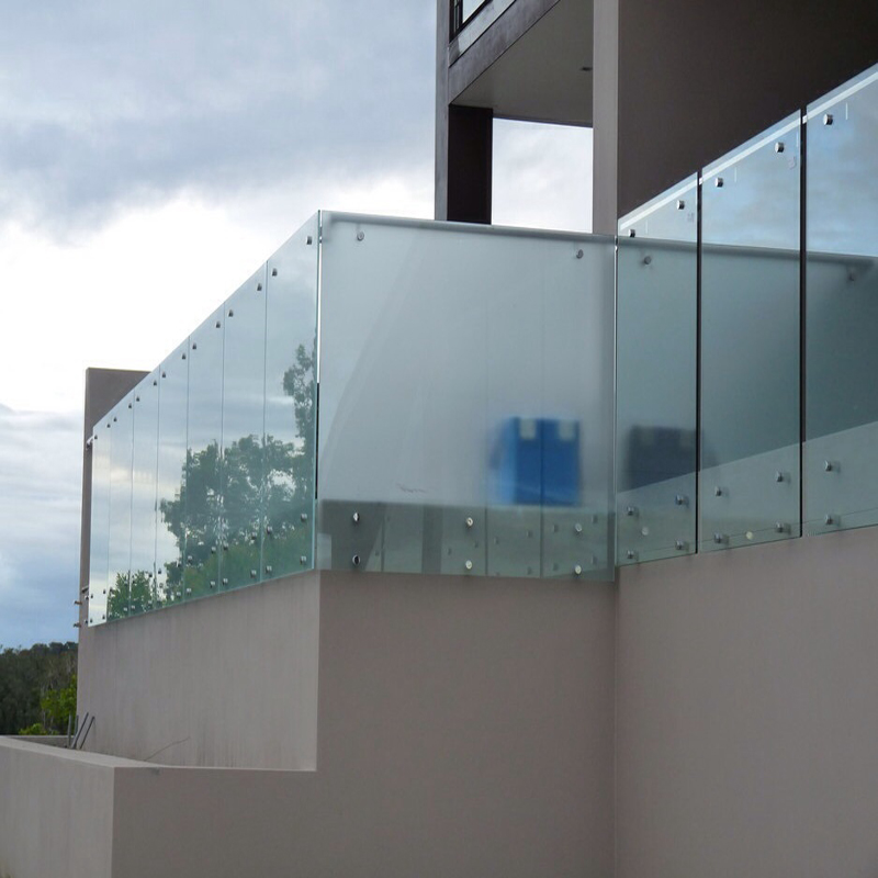 Glass railing 