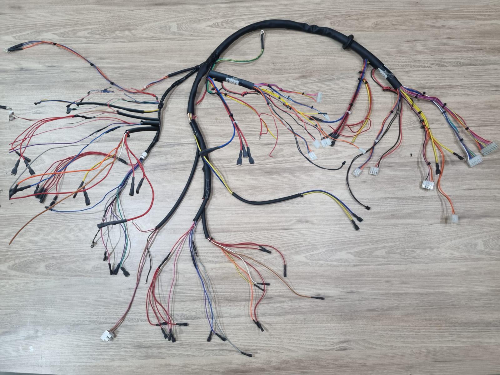 Customised wire harness and assembly