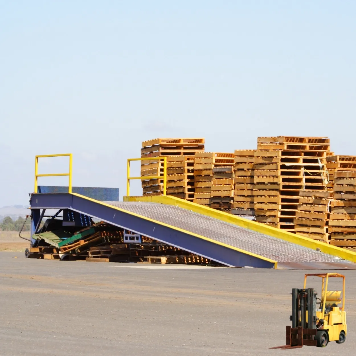 Loading Ramps & Material Lifts